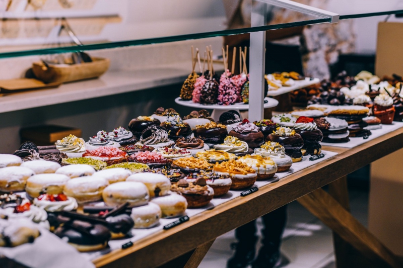 boutique-BANDOL-min_shop_dessert_pastry_bakery_counter-184398